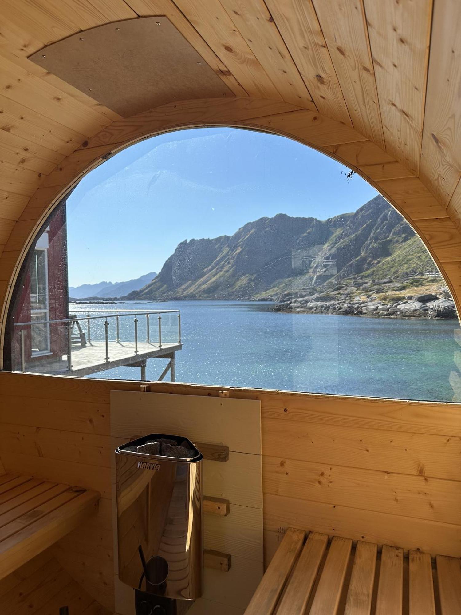 Lofoten Waterfront Luxury Lodge Ballstad Exterior photo